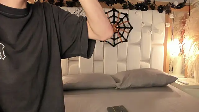 Daphne And Roger online show from 10/15/25, 11:32