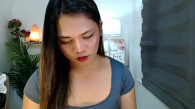 Snapshot of scarlett_brownx69 chatting on 11/08/25, 11:43 scarlett brownx69 online show from 11/08/25, 11:43