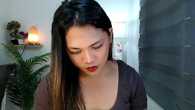 Snapshot of scarlett_brownx69 chatting on 12/15/25, 11:14 scarlett brownx69 online show from 12/15/25, 11:14