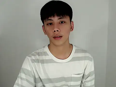 Snapshot of ynotyu chatting on 12/16/25, 03:28 ynotyu online show from 12/16/25, 03:28