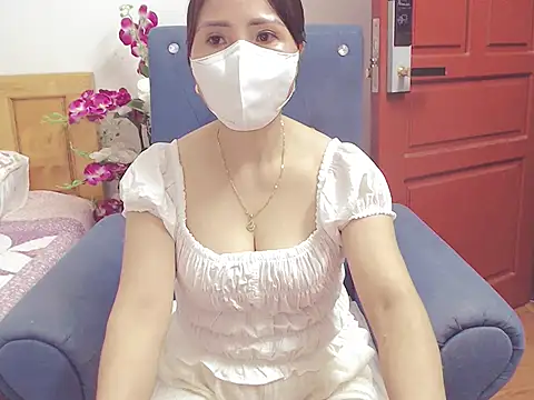 Snapshot of ruby_8x chatting on 09/17/25, 11:45 ruby 8x online show from 09/17/25, 11:45