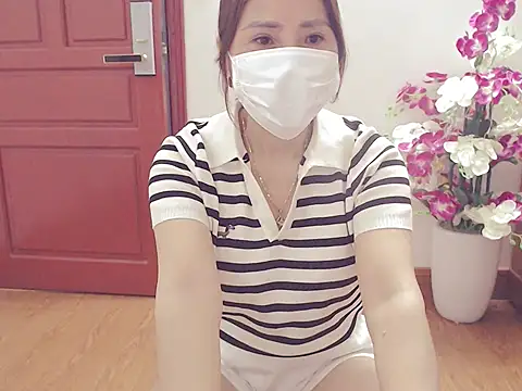 Snapshot of ruby_8x chatting on 10/30/25, 12:23 ruby 8x online show from 10/30/25, 12:23