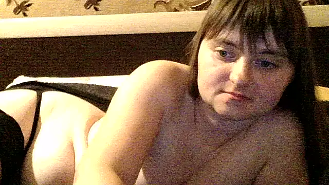 Snapshot of LuckyLust11 chatting on 09/28/25, 03:28 LuckyLust11 online show from 09/28/25, 03:28