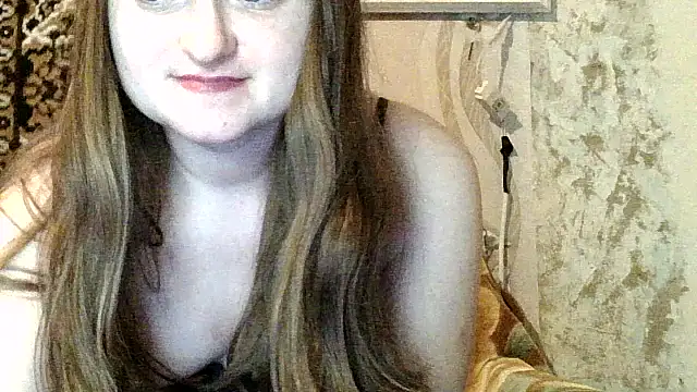 Snapshot of LuckyLust11 chatting on 10/29/25, 08:43 LuckyLust11 online show from 10/29/25, 08:43