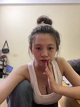 Snapshot of Aghenh chatting on 10/01/25, 09:15 Aghenh online show from 10/01/25, 09:15