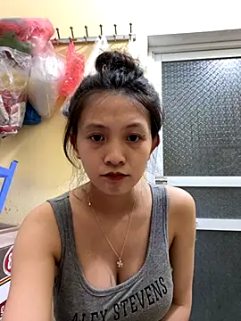 Snapshot of Aghenh chatting on 10/05/25, 04:27 Aghenh online show from 10/05/25, 04:27