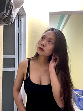 Snapshot of Aghenh chatting on 10/15/25, 02:28 Aghenh online show from 10/15/25, 02:28