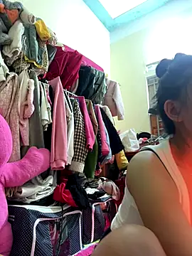 Snapshot of Aghenh chatting on 12/03/25, 11:52 Aghenh online show from 12/03/25, 11:52