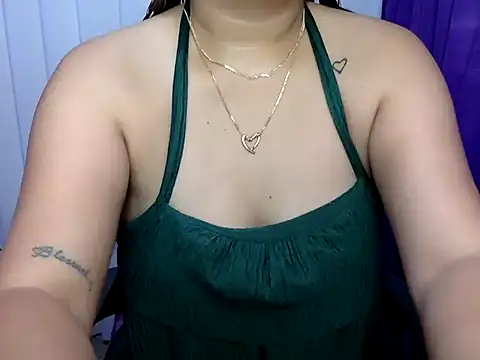 Snapshot of yummy_mia chatting on 05/08/26, 02:11 yummy mia online show from 05/08/26, 02:11