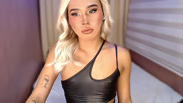 Snapshot of _tipsandchips chatting on 09/25/25, 03:21  tipsandchips online show from 09/25/25, 03:21