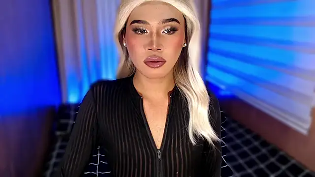 Snapshot of _tipsandchips chatting on 10/23/25, 03:55  tipsandchips online show from 10/23/25, 03:55