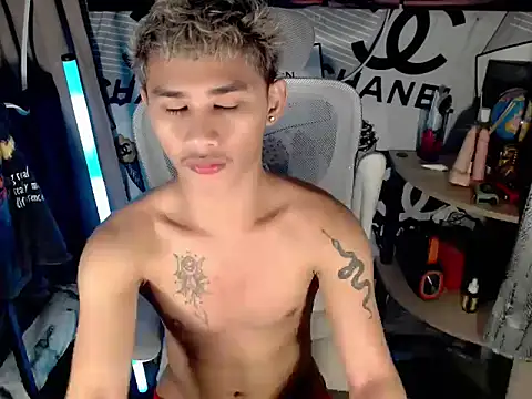 Snapshot of asianhardcock25 chatting on 04/14/26, 06:58 asianhardcock25 online show from 04/14/26, 06:58