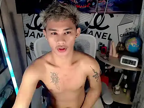 Snapshot of asianhardcock25 chatting on 04/15/26, 04:14 asianhardcock25 online show from 04/15/26, 04:14