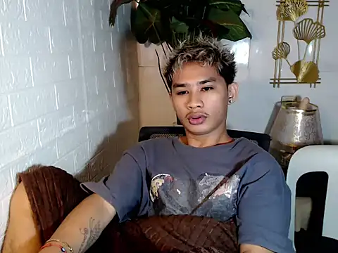 Snapshot of asianhardcock25 chatting on 05/05/26, 05:43 asianhardcock25 online show from 05/05/26, 05:43