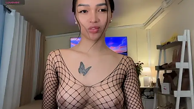 Snapshot of _agatha143_ chatting on 06/10/26, 02:23 agatha143 online show from 06/10/26, 02:23