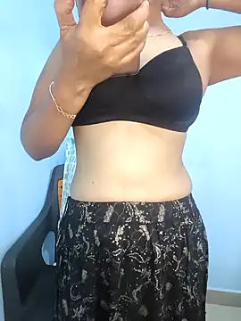 Snapshot of mahidarling0606 chatting on 12/15/25, 03:49 mahidarling0606 online show from 12/15/25, 03:49