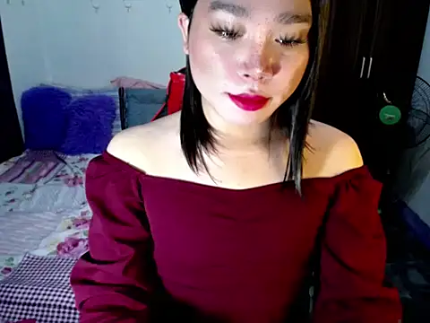 Snapshot of Urassiansweetcummer chatting on 09/13/25, 01:49 Urassiansweetcummer online show from 09/13/25, 01:49