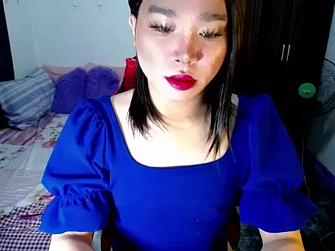 Snapshot of Urassiansweetcummer chatting on 09/19/25, 12:56 Urassiansweetcummer online show from 09/19/25, 12:56