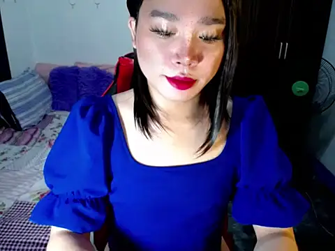 Snapshot of Urassiansweetcummer chatting on 09/23/25, 01:52 Urassiansweetcummer online show from 09/23/25, 01:52