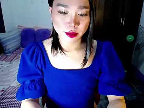 Snapshot of Urassiansweetcummer chatting on 09/24/25, 02:04 Urassiansweetcummer online show from 09/24/25, 02:04