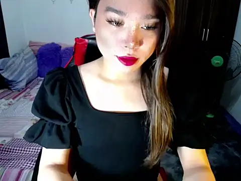 Snapshot of Urassiansweetcummer chatting on 10/07/25, 01:47 Urassiansweetcummer online show from 10/07/25, 01:47