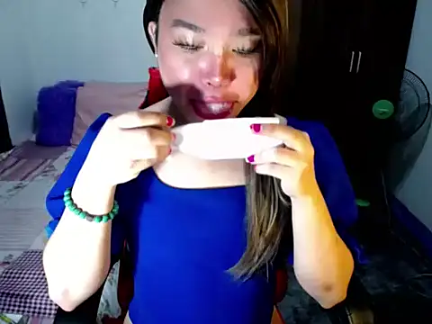 Snapshot of Urassiansweetcummer chatting on 10/12/25, 03:16 Urassiansweetcummer online show from 10/12/25, 03:16