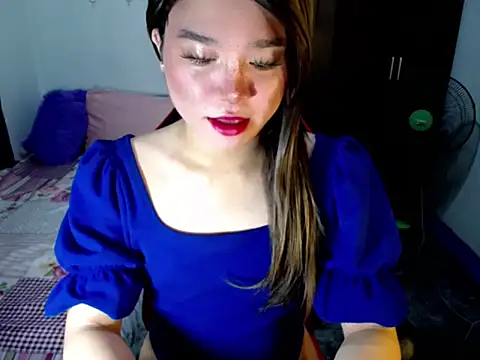 Snapshot of Urassiansweetcummer chatting on 10/13/25, 02:22 Urassiansweetcummer online show from 10/13/25, 02:22