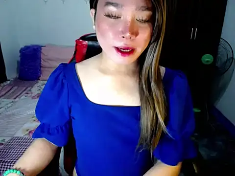 Snapshot of Urassiansweetcummer chatting on 10/14/25, 02:12 Urassiansweetcummer online show from 10/14/25, 02:12