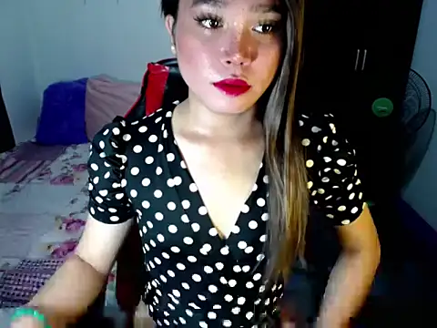 Snapshot of Urassiansweetcummer chatting on 10/20/25, 02:12 Urassiansweetcummer online show from 10/20/25, 02:12