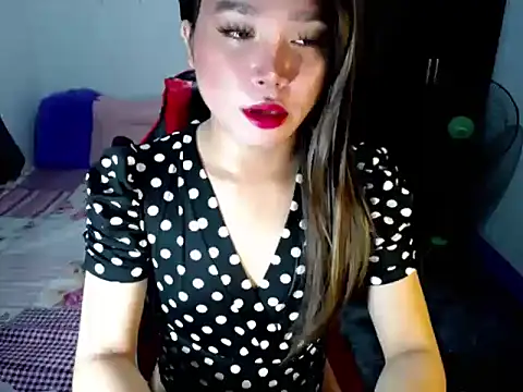 Snapshot of Urassiansweetcummer chatting on 10/22/25, 01:50 Urassiansweetcummer online show from 10/22/25, 01:50