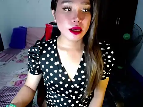 Snapshot of Urassiansweetcummer chatting on 10/24/25, 02:08 Urassiansweetcummer online show from 10/24/25, 02:08