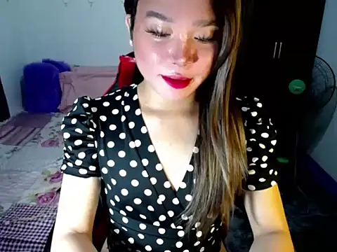 Snapshot of Urassiansweetcummer chatting on 10/24/25, 07:54 Urassiansweetcummer online show from 10/24/25, 07:54