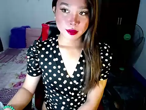 Snapshot of Urassiansweetcummer chatting on 10/27/25, 01:42 Urassiansweetcummer online show from 10/27/25, 01:42