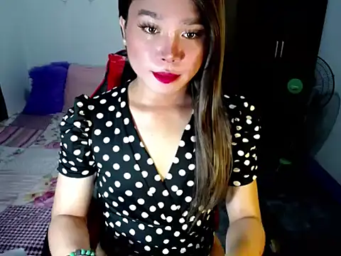 Snapshot of Urassiansweetcummer chatting on 10/28/25, 01:42 Urassiansweetcummer online show from 10/28/25, 01:42