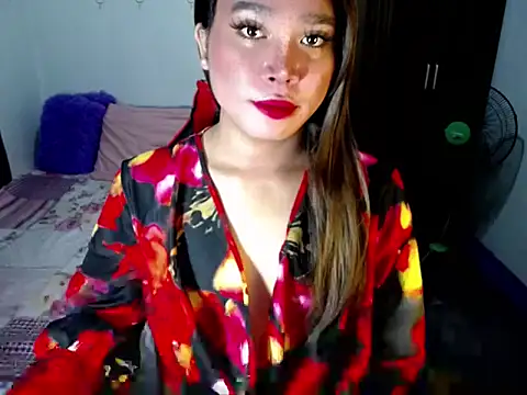 Snapshot of Urassiansweetcummer chatting on 10/29/25, 02:03 Urassiansweetcummer online show from 10/29/25, 02:03