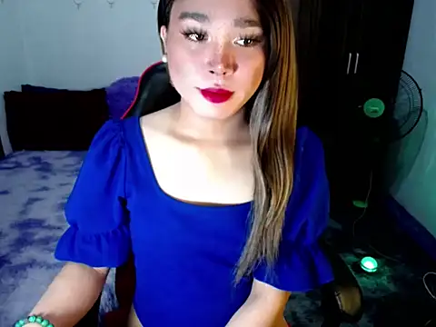 Snapshot of Urassiansweetcummer chatting on 12/18/25, 02:39 Urassiansweetcummer online show from 12/18/25, 02:39