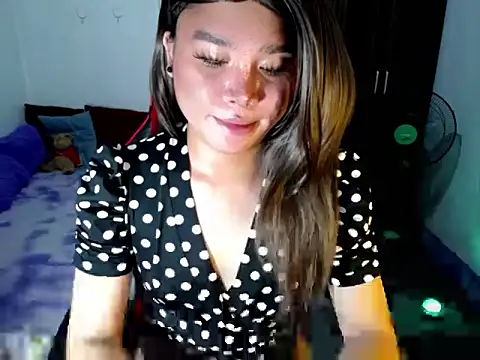 Snapshot of Urassiansweetcummer chatting on 04/15/26, 07:58 Urassiansweetcummer online show from 04/15/26, 07:58
