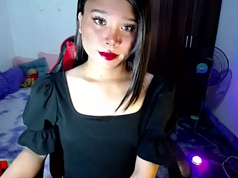 Snapshot of Urassiansweetcummer chatting on 05/22/26, 12:11 Urassiansweetcummer online show from 05/22/26, 12:11