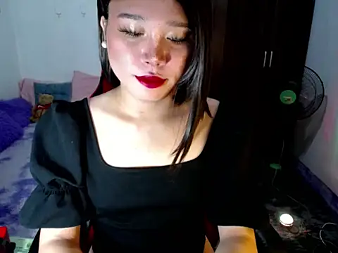 Snapshot of Urassiansweetcummer chatting on 05/23/26, 02:17 Urassiansweetcummer online show from 05/23/26, 02:17