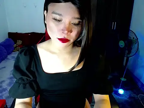 Snapshot of Urassiansweetcummer chatting on 06/20/26, 02:14 Urassiansweetcummer online show from 06/20/26, 02:14