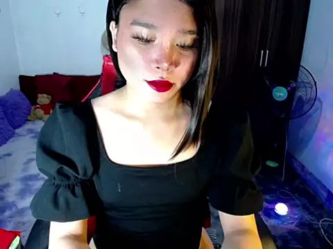 Snapshot of Urassiansweetcummer chatting on 06/21/26, 02:03 Urassiansweetcummer online show from 06/21/26, 02:03