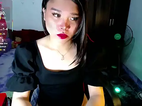 Snapshot of Urassiansweetcummer chatting on 07/14/26, 02:56 Urassiansweetcummer online show from 07/14/26, 02:56