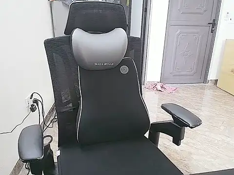 Shulee21 online show from 10/29/25, 04:37