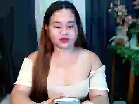 Snapshot of queen_staceyy chatting on 02/04/26, 11:05 queen staceyy online show from 02/04/26, 11:05