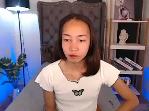 Snapshot of Sweet_kittyxx chatting on 11/08/25, 04:23 Sweet kittyxx online show from 11/08/25, 04:23