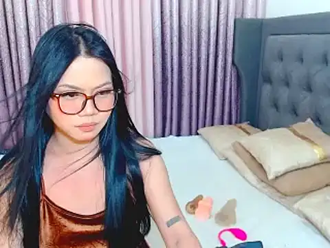 Snapshot of Camilla_morena25 chatting on 11/12/25, 03:23 Camilla morena25 online show from 11/12/25, 03:23