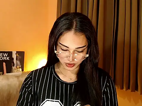 Snapshot of magnificent_kitana chatting on 11/10/25, 08:13 magnificent kitana online show from 11/10/25, 08:13