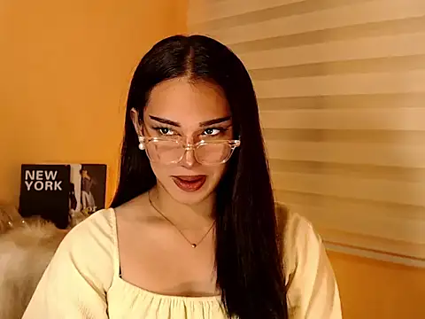 Snapshot of magnificent_kitana chatting on 11/14/25, 01:21 magnificent kitana online show from 11/14/25, 01:21
