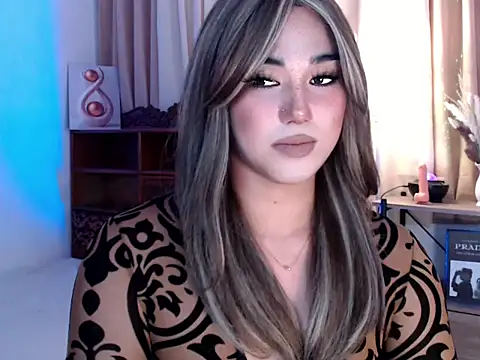 Snapshot of magnificent_kitana chatting on 04/28/26, 01:16 magnificent kitana online show from 04/28/26, 01:16