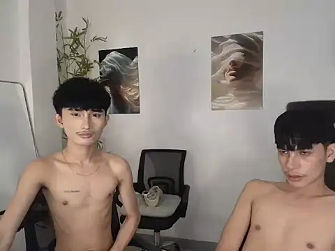Snapshot of twink_pinoy chatting on 06/02/26, 03:25 twink pinoy online show from 06/02/26, 03:25